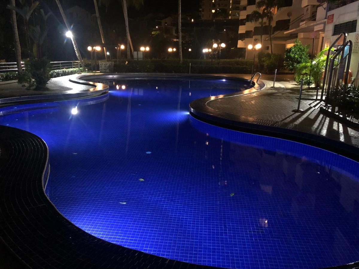 Beach Resort Home Stay Batu Feringgi Exterior foto